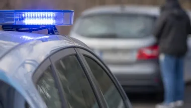 Dwa zakazy prowadzenia nie zatrzymały 38-latka. Wszczęto procedurę wydalenia