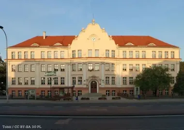 Warszawski wieczór z farsą i tańcem, ale chętnych jest tylko 50