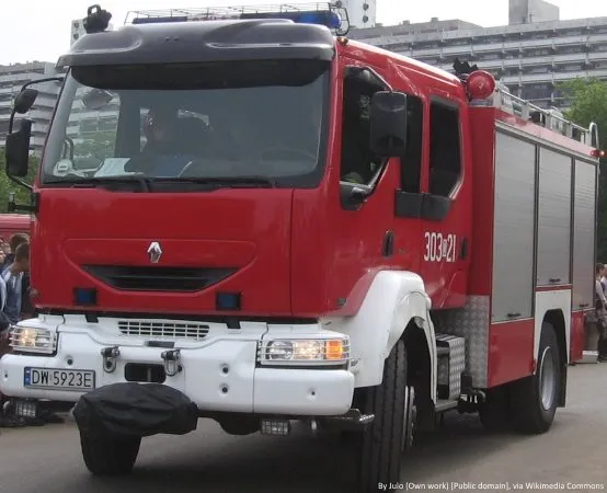 Pożar w hali produkcyjnej w Ostrowie Wielkopolskim opanowany przez strażaków