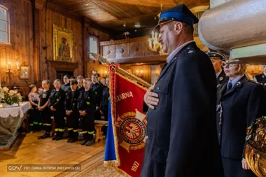 Biniewscy strażacy dostali nowe ubrania. To był dzień pełen symboli