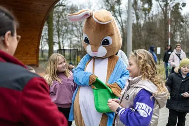 Kwiatków postawił na świąteczną zabawę, a dzieci szukały wielkanocnych niespodzianek