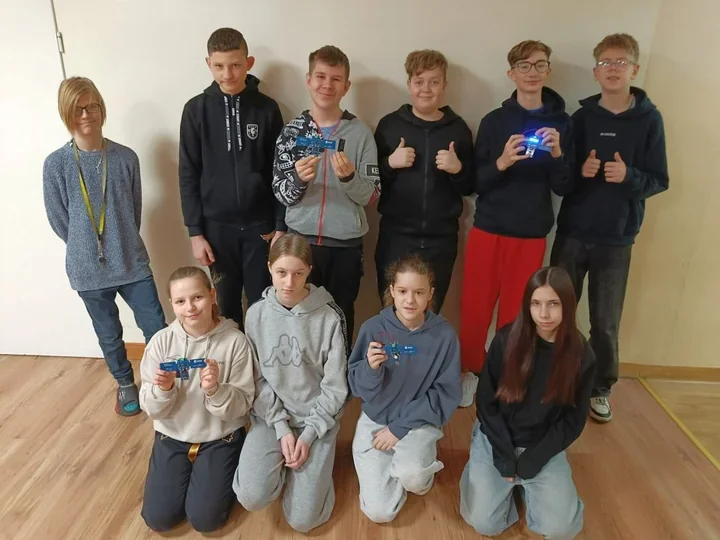 Siódmoklasiści z małej szkoły zbudowali klucz, który łączy elektronikę z kosmosem