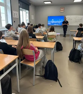 Nie tylko bójki. Policjanci z Ostrowa mówią o przemocy w sieci