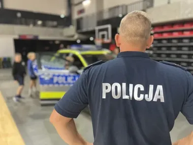 Policjanci z Ostrowa Wielkopolskiego pilnują wakacji dzieci