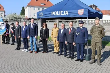 Granaty, strzały i tor sprawnościowy - młodzi mundurowi pokazali siłę w Jarocinie