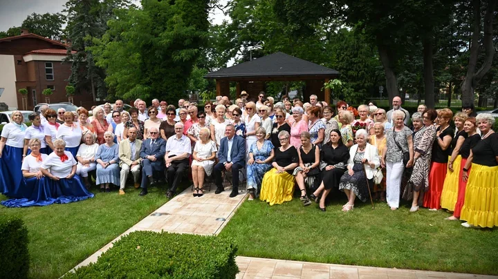 Seniorzy znów pokazali, że nauka nie ma wieku. UTW zakończył rok z uznaniem