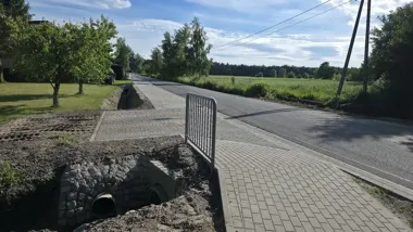 W Dębnicy powstał nowy chodnik. Bezpieczniejszy odcinek przy drodze powiatowej