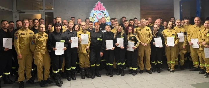 49 druhów ukończyło kurs. Każdy musiał przejść test w komorze dymowej