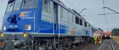 Awaria lokomotywy zatrzymała pociąg - straż wyprowadziła dzieci i osoby starsze