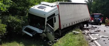 Na DK11 w Szczurach doszło do tragedii. Kierowca osobówki zginął na miejscu